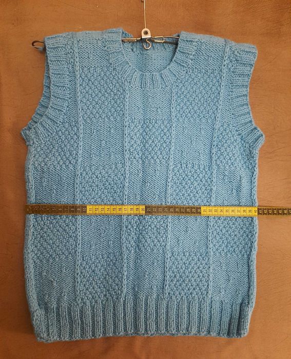 Вязаные безрукавки