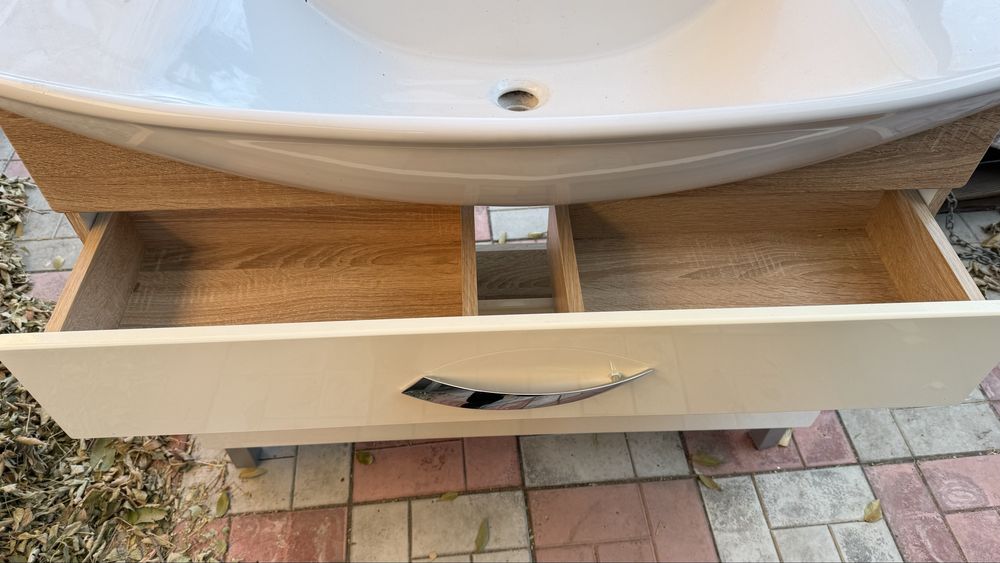 Продам раковину с тумбой