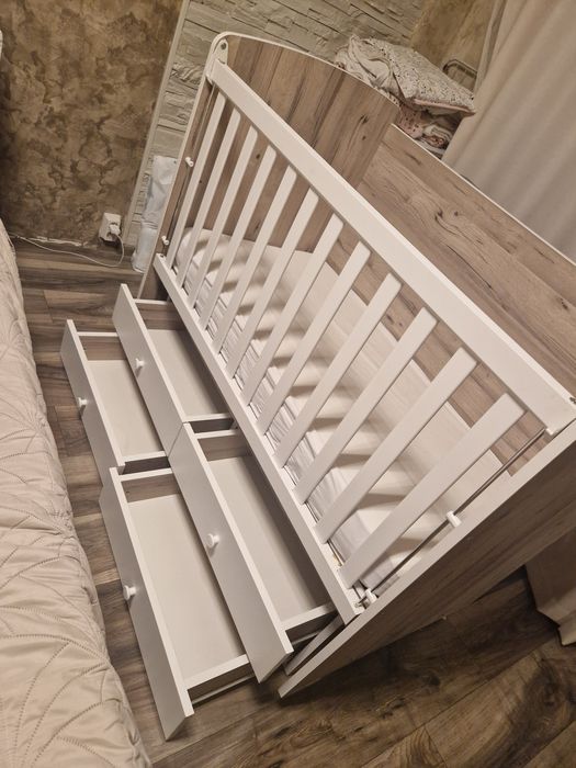 Бебешка кошара с люлеещ механизъм