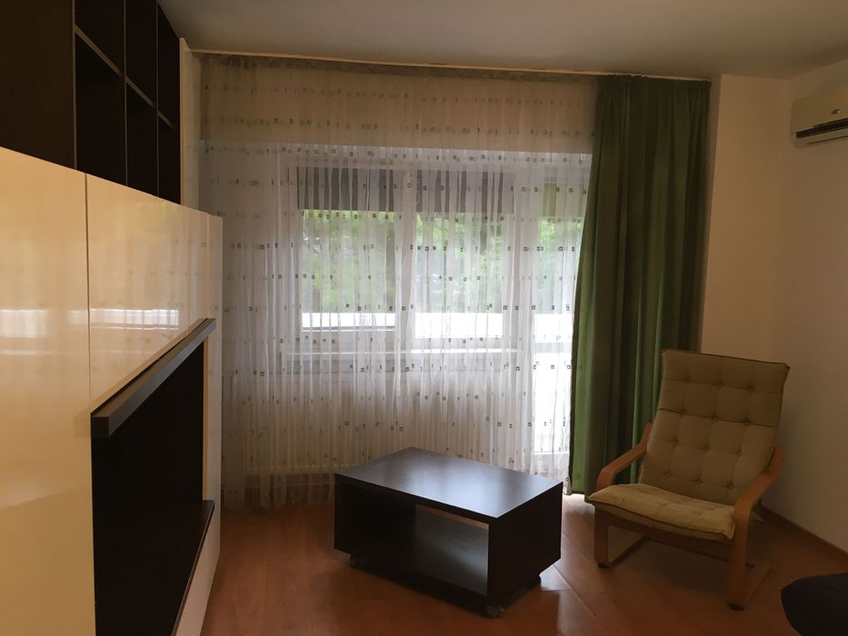 Particular, vand garsoniera cf 1, etaj 1, la cheie zona Mall Vitan