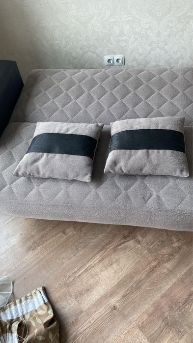 Диван раскладной большой.