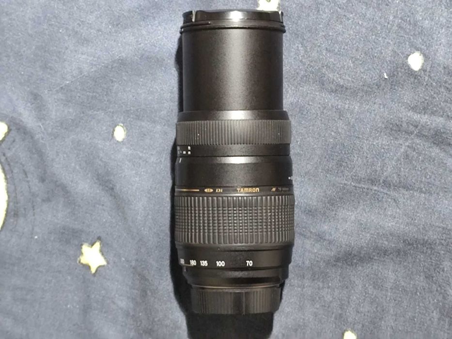 Фотоапарат „Nikon“ с три обектива