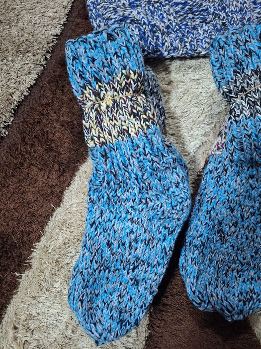 Vând veste și ciorapi crosetati de lână