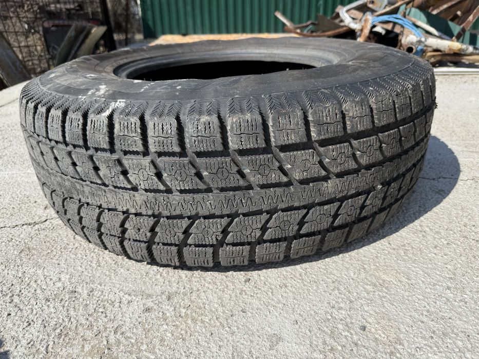 Продам шины зимние тойо