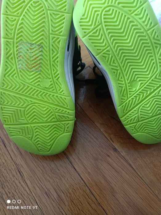 Чисто нови  кецове 20 лв.