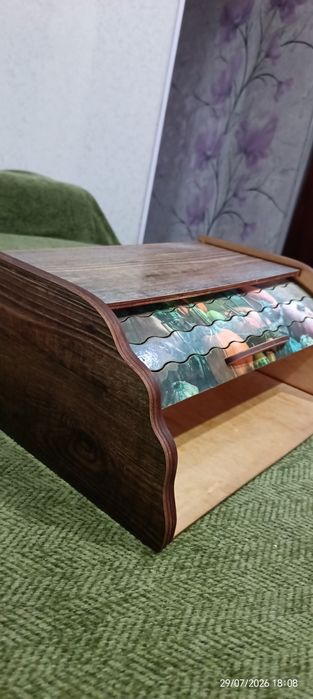 Хлебница из дерева