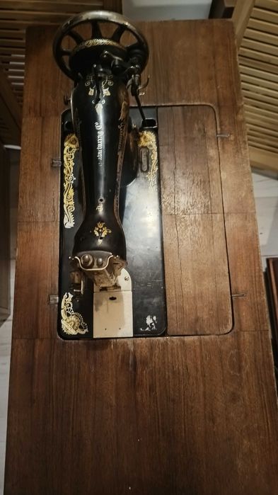 Mașina de cusut Singer antique