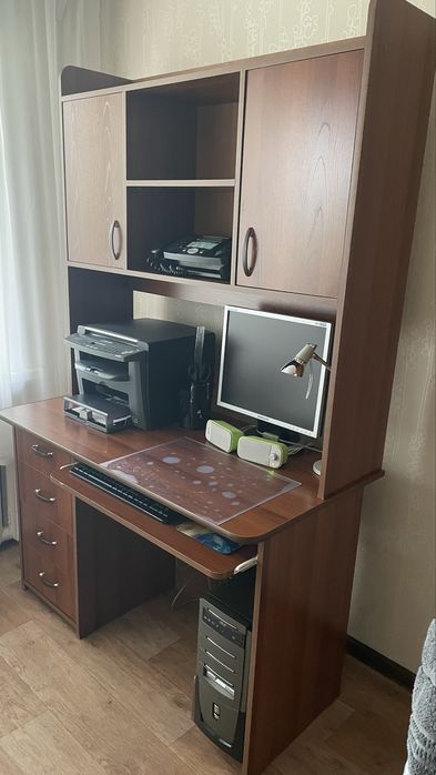 Продам компьютерный стол с компьютером