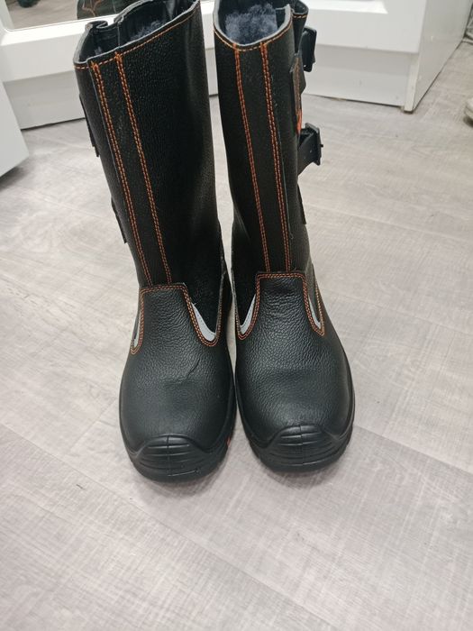 Зимние сапоги новые размеры 42