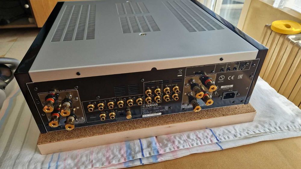 Yamaha A-S1100 amplifier