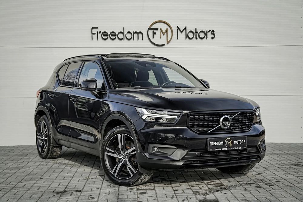 Volvo XC 40 Panoramic, Camere 360, R-Design Recharged T5, Garantie Volvo 12 luni