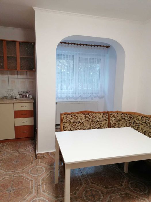 Apartament cu 2 camere de închiriat pe strada Republicii, bloc. 10