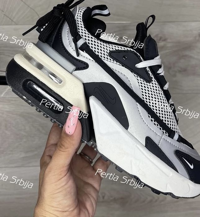 Nike,new balance,balenciaga