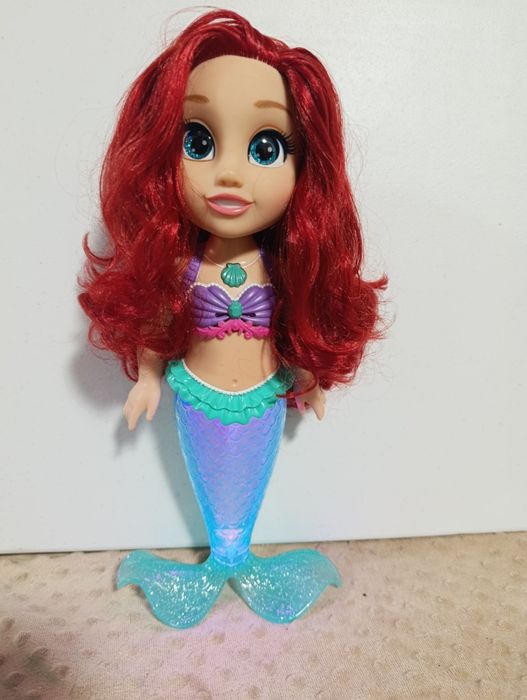 Păpușa Ariel Disney Princess interactiva