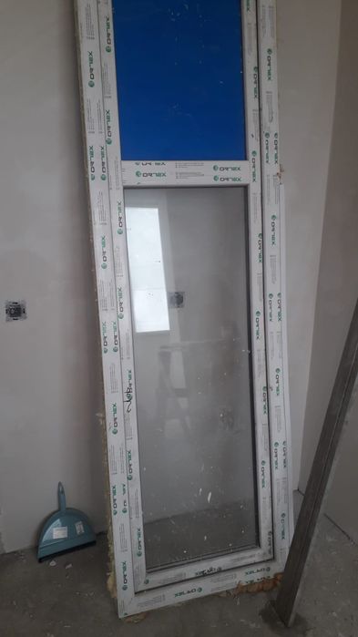 Продам пластиковые окно и дверь