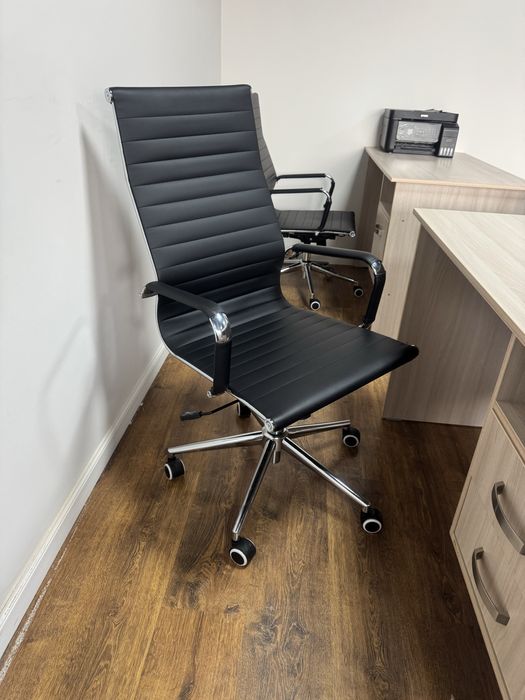 Продаю офисный мебель