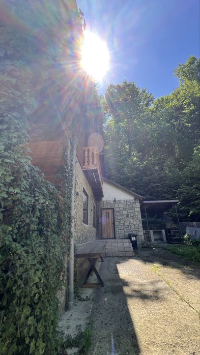 Cabana / Pensiune retrasa cu ciubar la munte Gura Teghii Varlaam Buzau 6 camere 4 bai 300mp 1800mp teren renovata integral