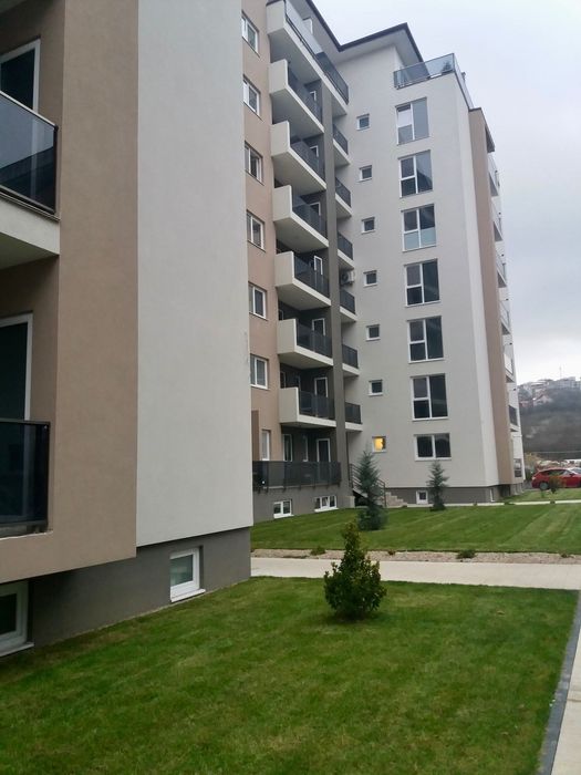 Inchiriez apartament  langa Vivo