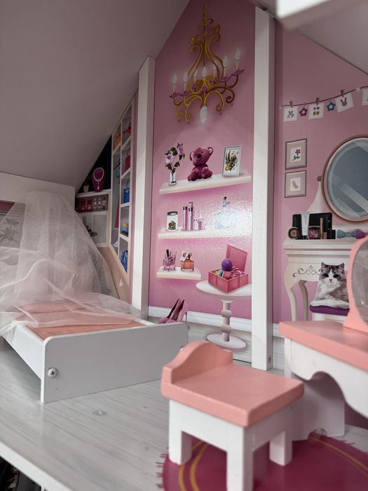 Продам кукольный домик для девочки