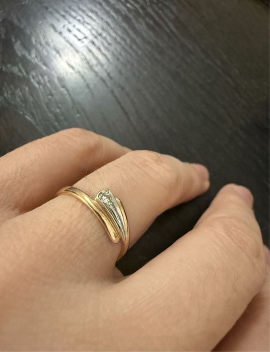 Кольцо с бриллиантом