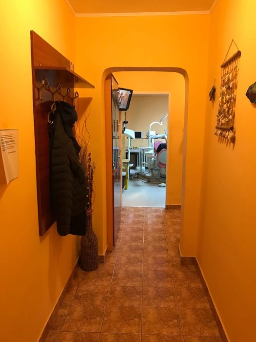Vand firma si apart cu cabinet stomatologic