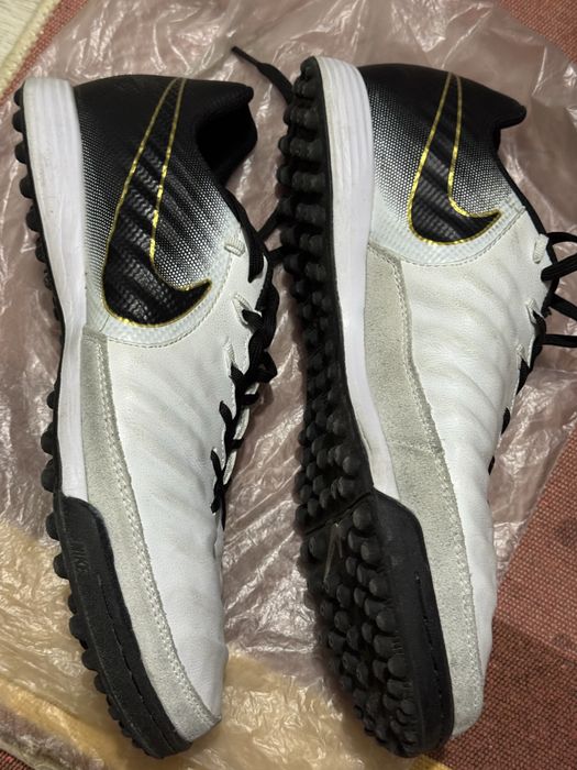 Бутцы с шипами, сороконожки