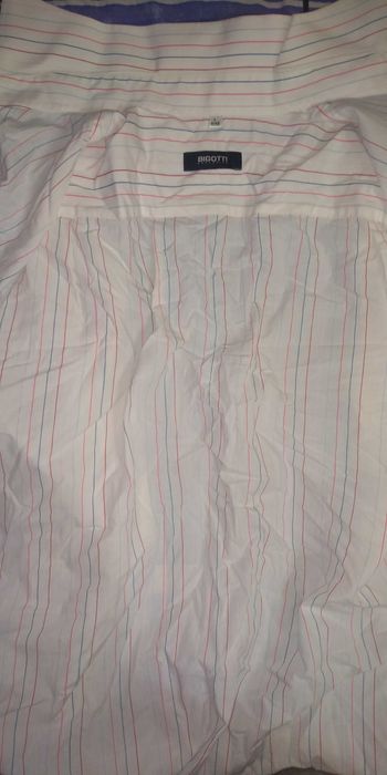 Oferta! Camasa Bigotti Exclusive UK, alba cu dungi fine rosii-albastre