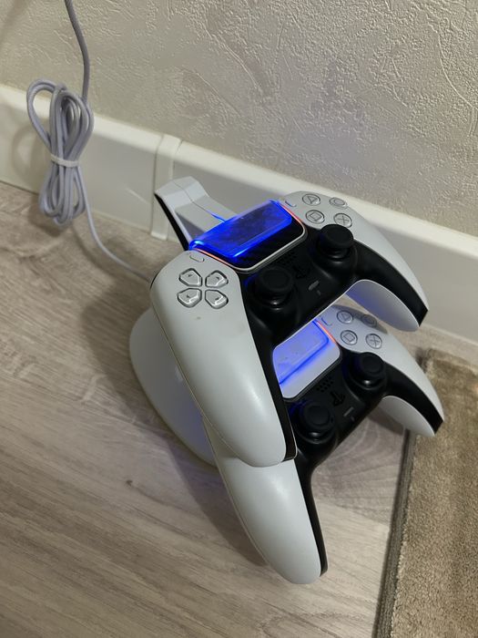 PS5 + 2 джойстика + аксессуары