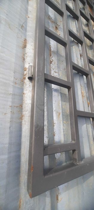 Желязна врата и решетка за прозорец
