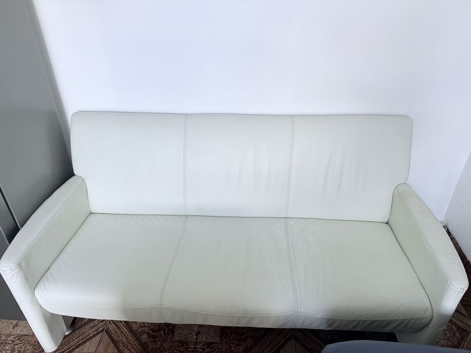 Canapea piele alba