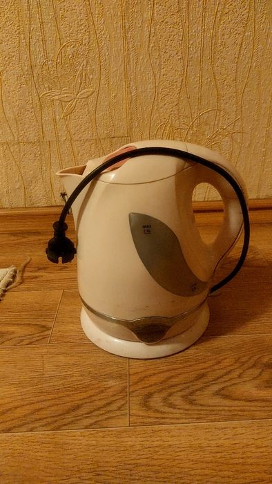 Электрочайник продаю