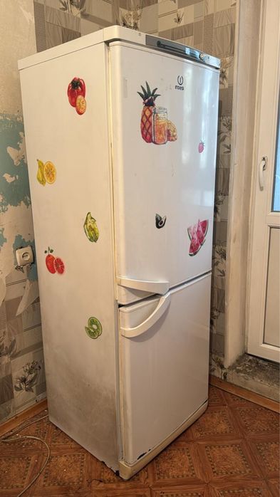 Холодильник белый