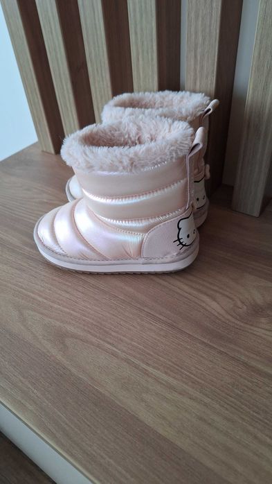 Топли боти за момиче. Размер 26/27. От HM. Използвани.