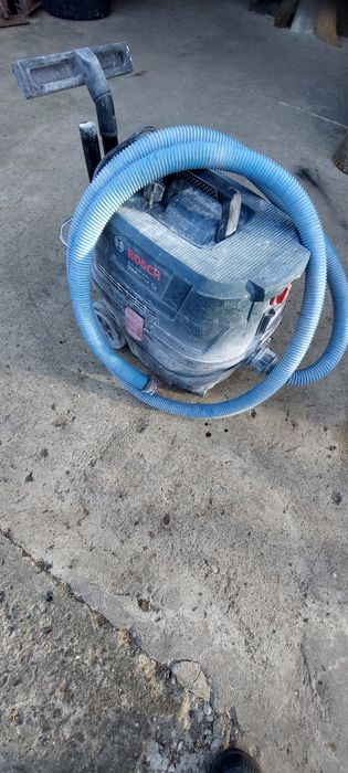 Vând aspirator bosch profesional