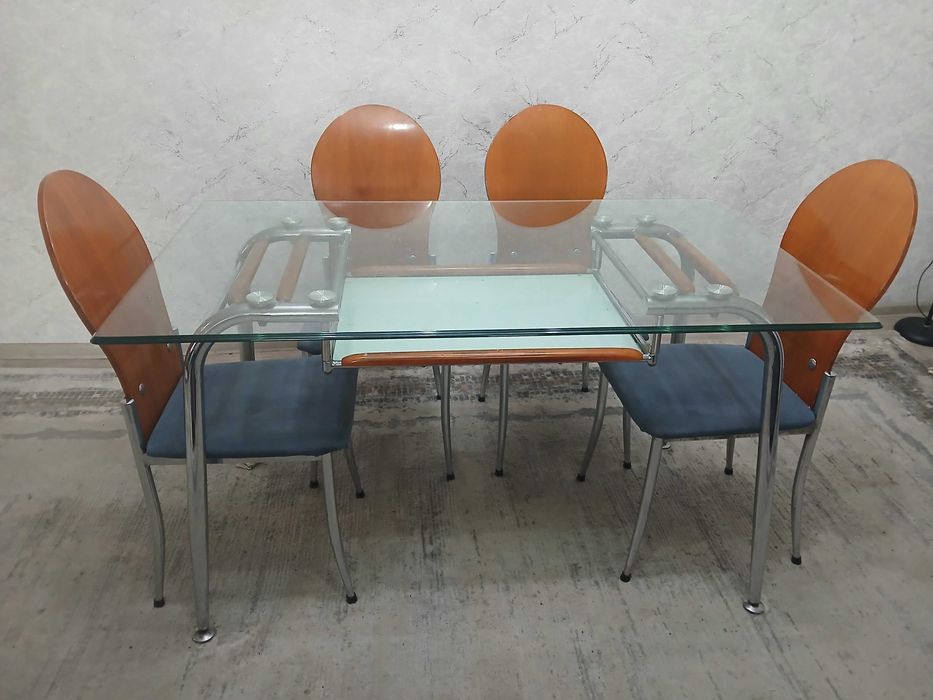 Продам кухонный стол со стульями