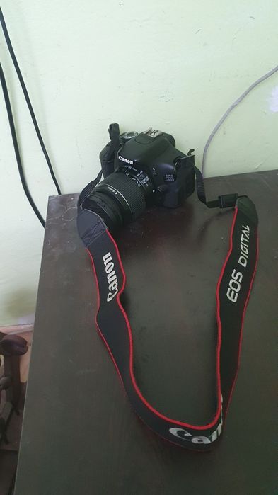 Продавам DSLR фотоапарат KANON EOS 600D +18 55 III 18.0 EPx