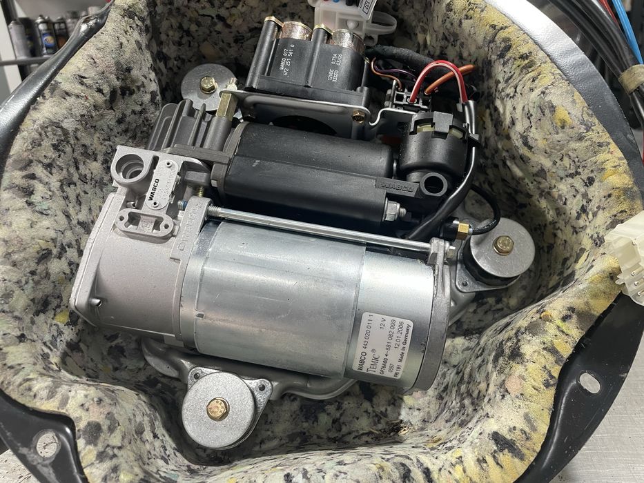 Компресор въздушно окачване бмв Х5 Е53 / Е39 / 7 серия