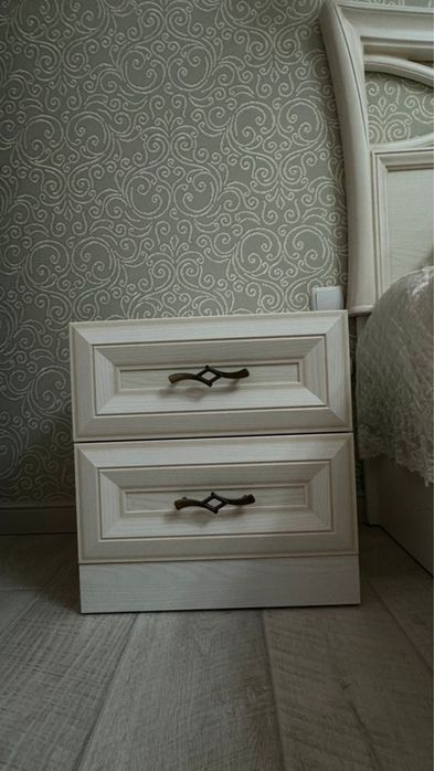 Продам кровать и 2 тумбочки