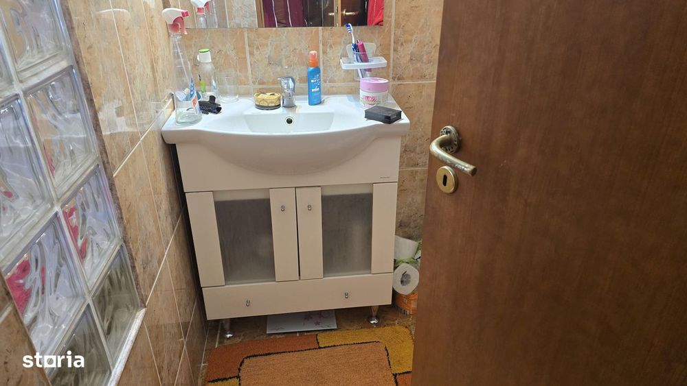 Vand apartament cu 4 camere, Deva, Crinilor, etaj 3, doua bai, balcon