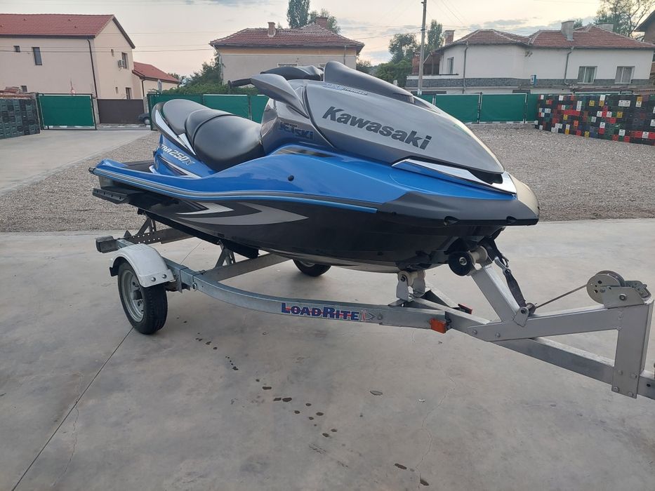 Продавам джет Кавазаки ултра 250