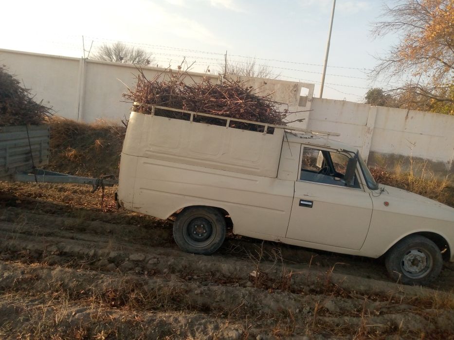 Moskivich sotiladi pikap