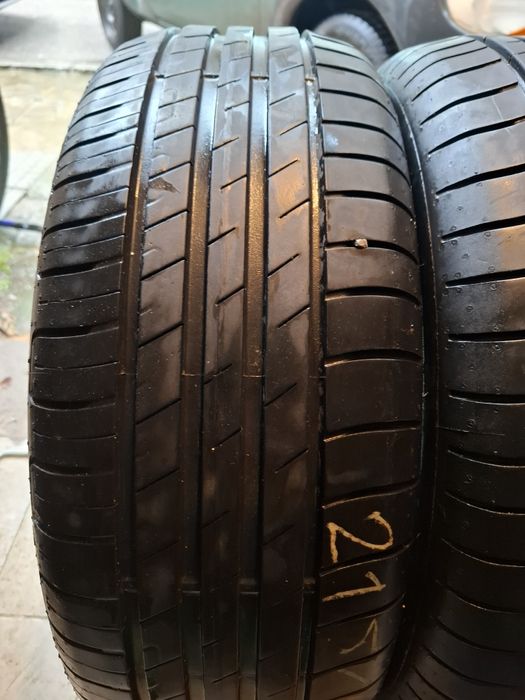 2 Летни гуми Goodyear 215/60/16 ДОТ22 7мм