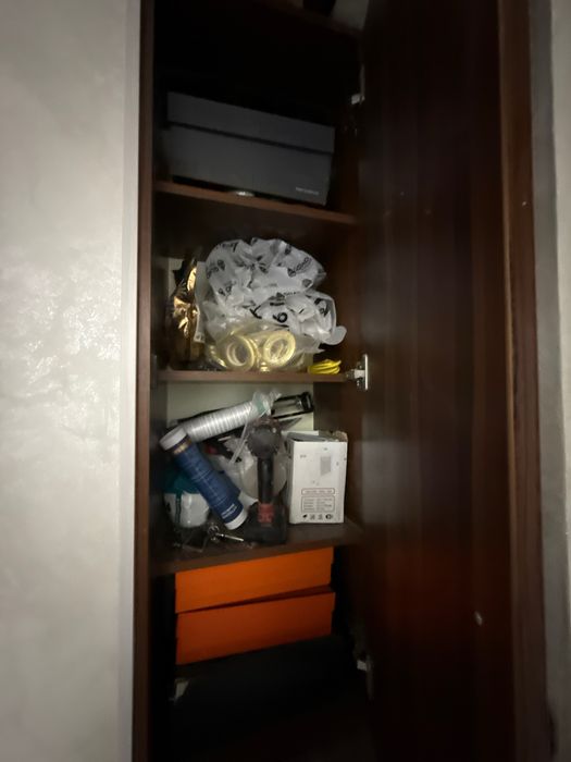 Shkaf prıhojka uchun sotiladi holati yahshi