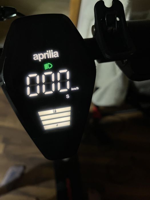Trotineta Aprilia ESRZ