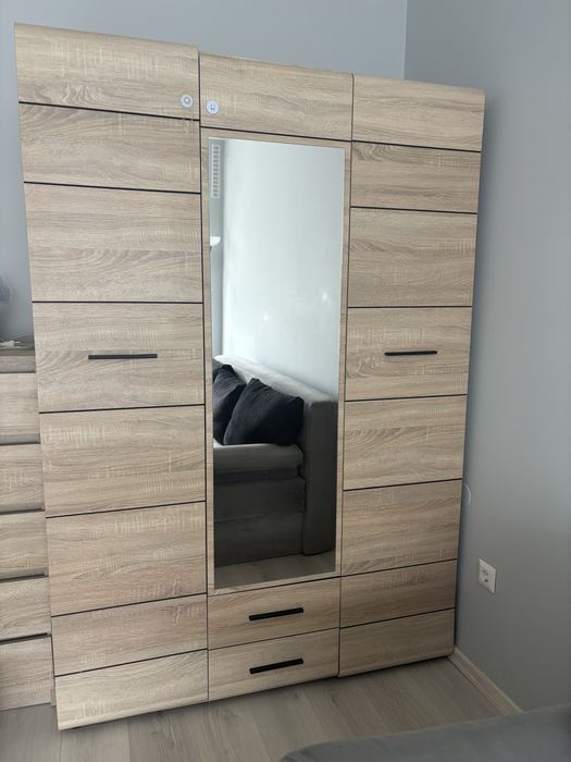 Двукрилен гардероб