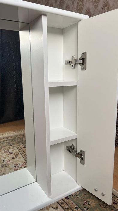 Шкаф зеркальных навемной