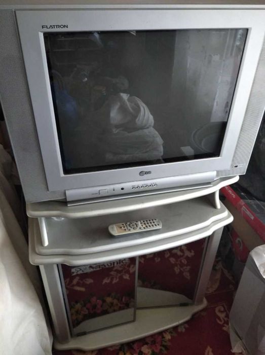 Телевизор LG RT-21FА20KE Flatron с подставкой