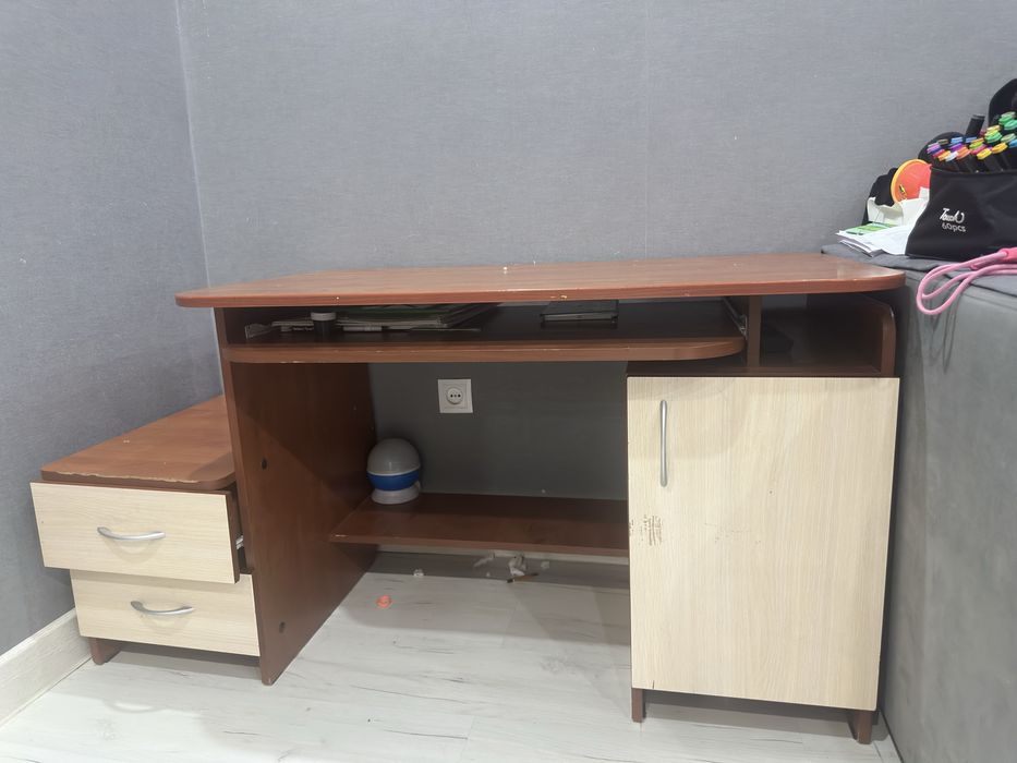 Стол письменный подойдет для учеников