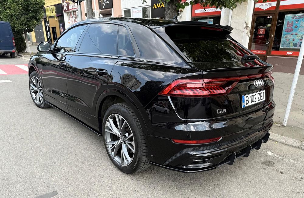 De vanzare Audi Q8