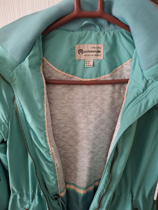 Продам весенние куртки